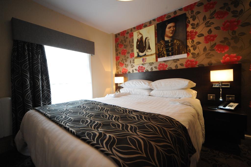 The Bull Hotel Stony Stratford Room photo