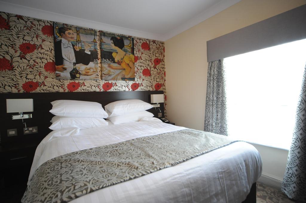 The Bull Hotel Stony Stratford Room photo